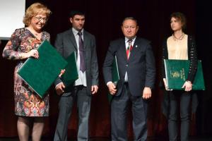 Anita Koleša, Dejan Mulej, Rudi Ferlež, predsednik Društva starodobnikov Večno mladi Šentjur in Lucija Arzenšek